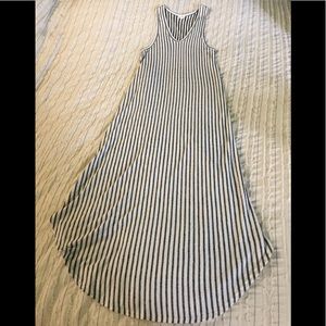 Ladies Medium lounge dress, cream/blk stripes $25